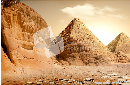 Image of Pyramid and mountains