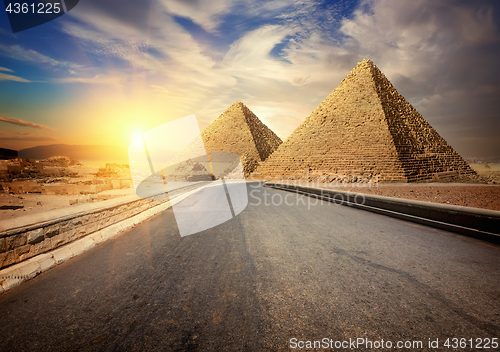 Image of Asphalted road to Giza