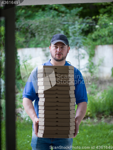 Image of pizza deliverer