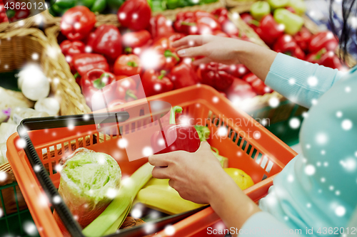 Image of customer buying peppers at grocery store