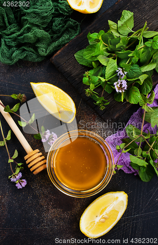 Image of honey with lemon