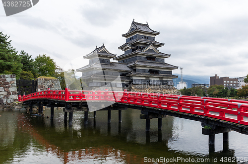 Image of Red bridge and Matsumoto castle