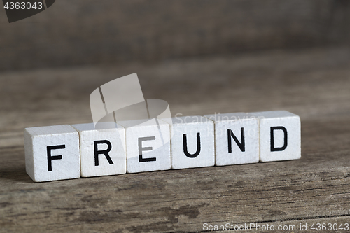 Image of German word friend, written in cubes