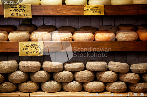 Image of Delicious cheeses in a grocery store in Pienza