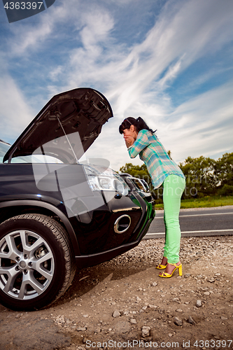 Image of Damage to vehicle problems on the road.