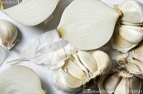 Image of Broken heads of garlic and white onions