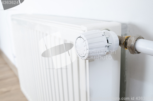 Image of The thermostat on the radiator, close-up