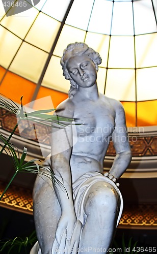 Image of sculpture of nude woman