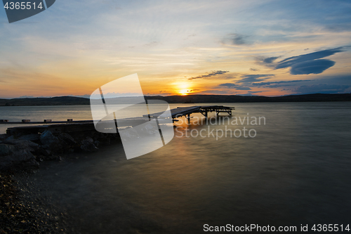 Image of Sundawn at lake