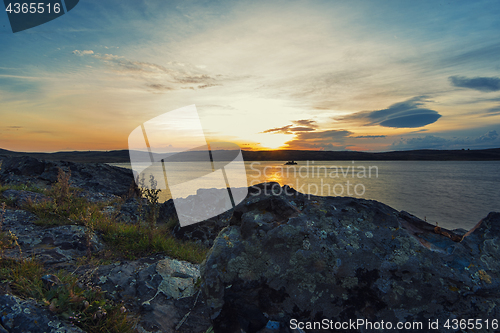 Image of Sundawn at lake