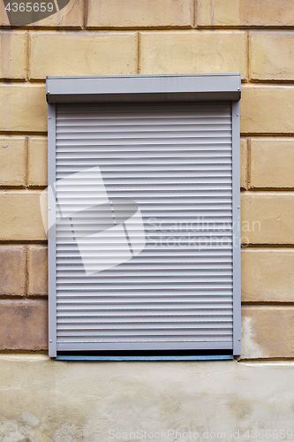 Image of window with blinds on the wall