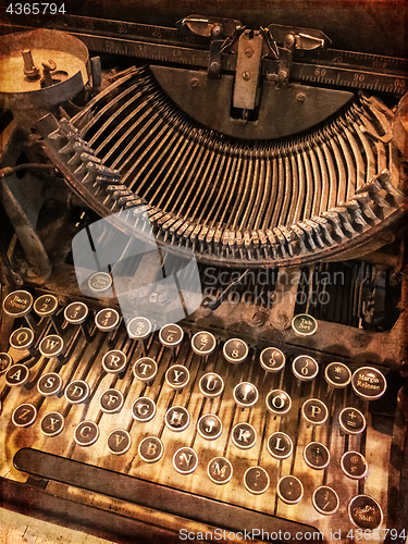 Image of Rusty vintage typewriter