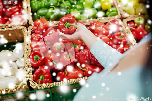 Image of customer buying peppers at grocery store