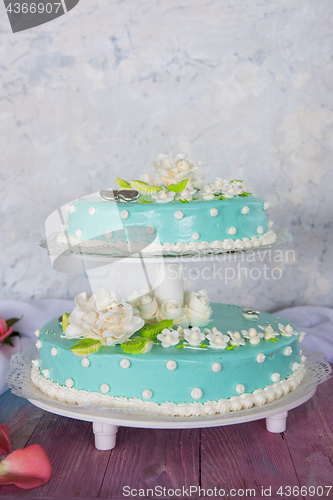 Image of wedding cake with flowers