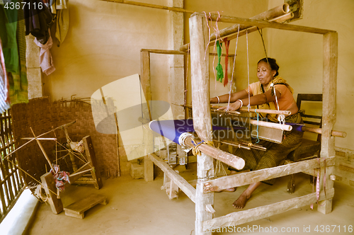 Image of Woman with loom in Bangladesh