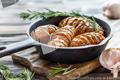 Image of Potatoes baked with garlic and rosemary.