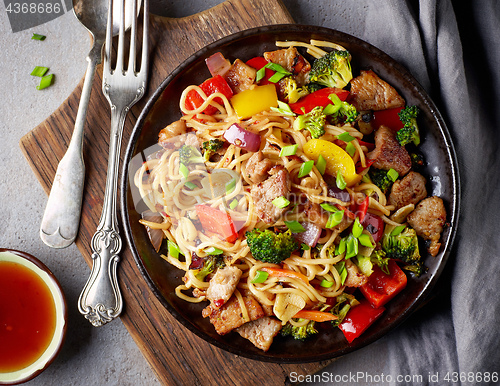 Image of Noodles with meat and vegetables