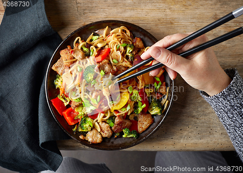 Image of Noodles with meat and vegetables