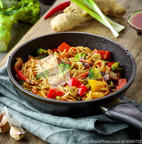 Image of Asian egg noodles with vegetables and meat