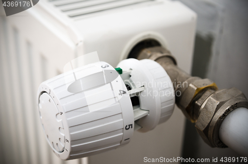 Image of The thermostat on the radiator, close-up