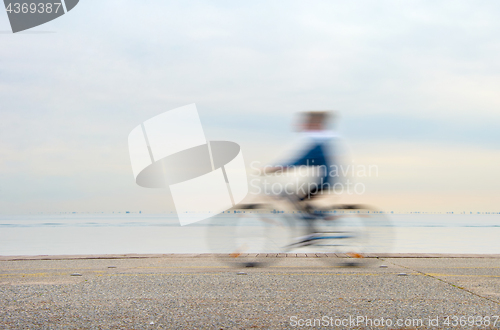 Image of Bicyclist, motion blur