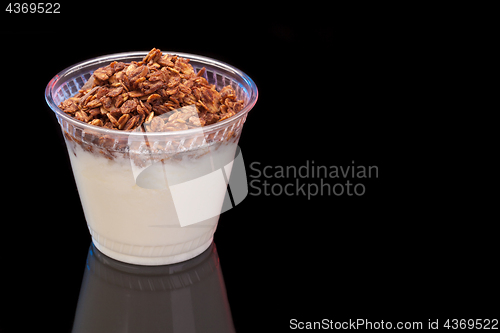 Image of Yogurt with chocolade granola