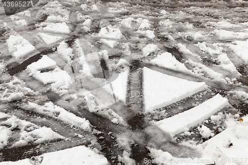 Image of traces of the car on snow