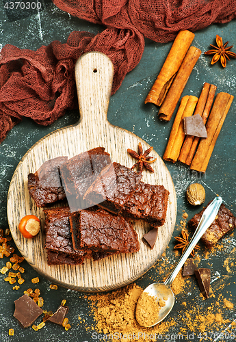 Image of cake and cocoa powder