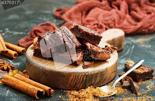 Image of cake and cocoa powder