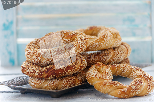 Image of Turkish bagels (simit) with sesame seeds.