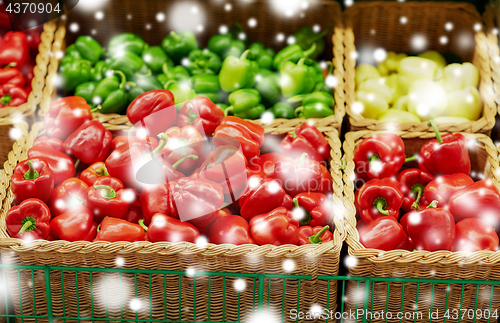 Image of bell peppers or paprika at grocery store