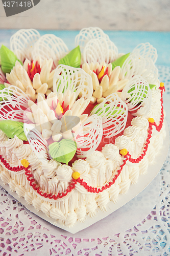 Image of wedding cake with flowers