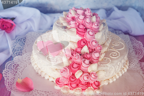 Image of wedding cake with flowers