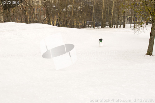 Image of Green trash bin at the park