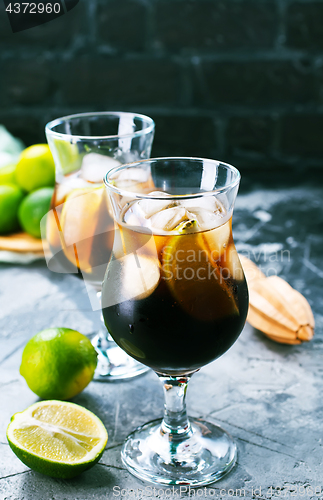 Image of drink with limes