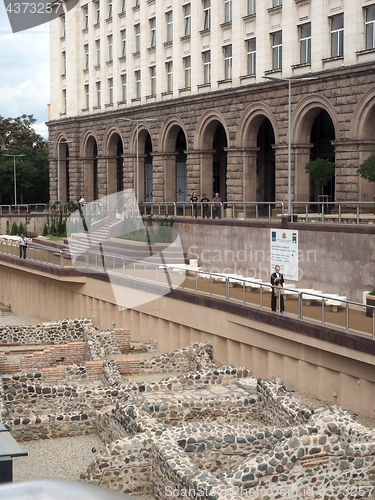 Image of editorial ruins of ancient Roman Empire behind Presidential Pala