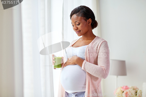 Image of pregnant woman drinking vegetable juice at home