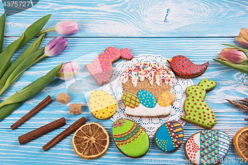Image of Tulips and gingerbread cookies