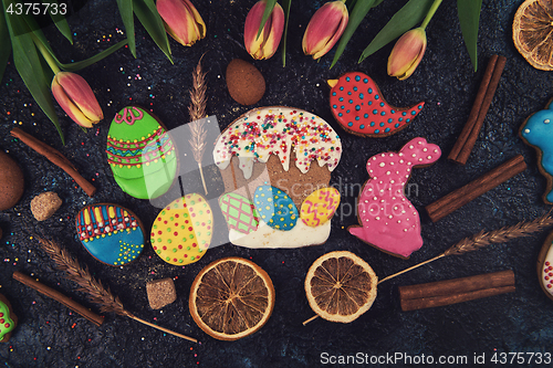 Image of Tulips and gingerbread cookies