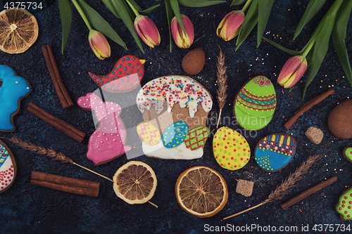 Image of Tulips and gingerbread cookies