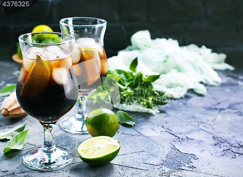 Image of drink with limes