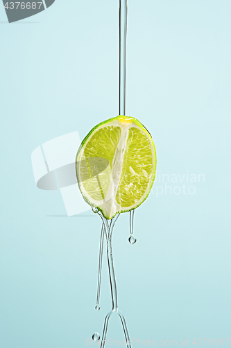 Image of The essential oil of lemon-Drop of oil falls