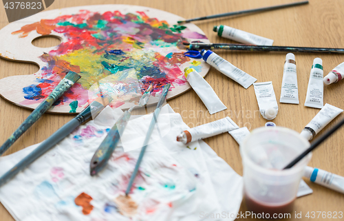 Image of palette, brushes and paint tubes on table