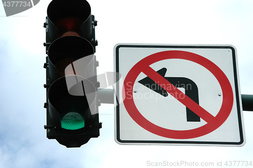Image of No left turn sign.