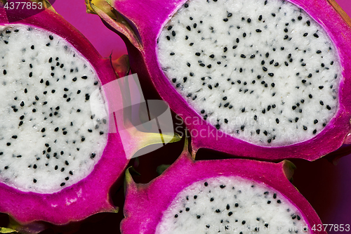 Image of Longitudinal section of a ripe dragon fruit