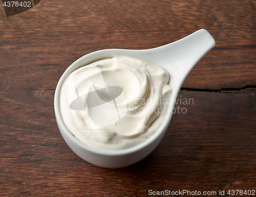 Image of bowl of sour cream