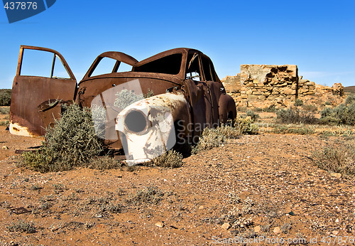 Image of old rusty car