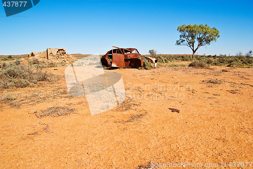 Image of old rusty car