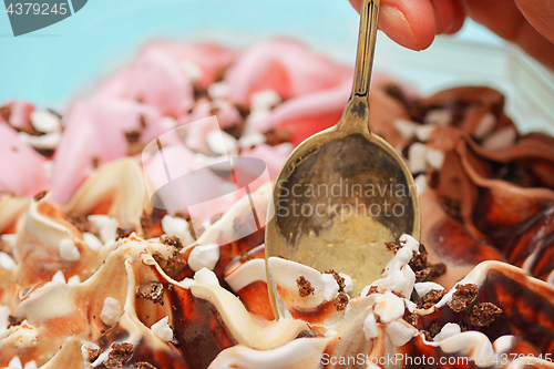 Image of Ice cream in spoon