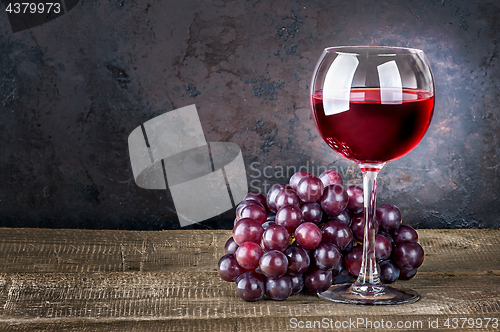Image of Wineglass with red wine
